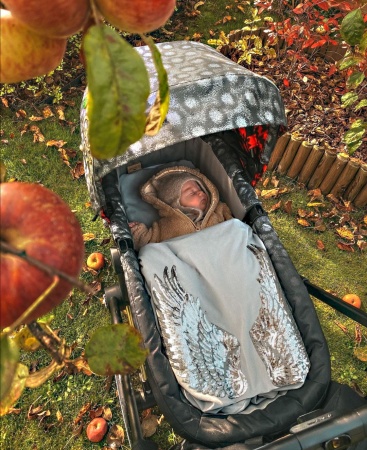 szary bawełniany koc do wózka dla dziecka