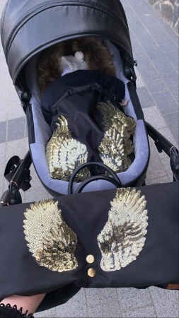 śpiworek do wózka skrzydła złote queen baby czarny futro do nosidełka gondoli