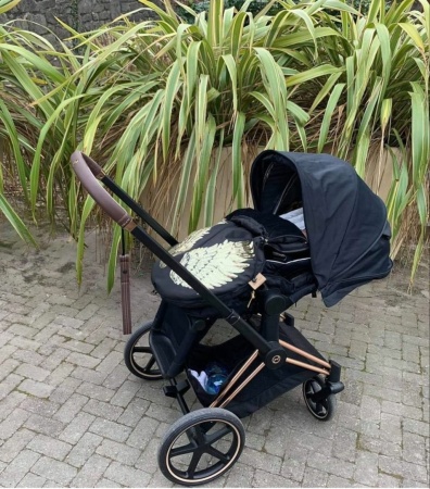 śpiworek do wózka skrzydła złote queen baby czarny futro do nosidełka gondoli