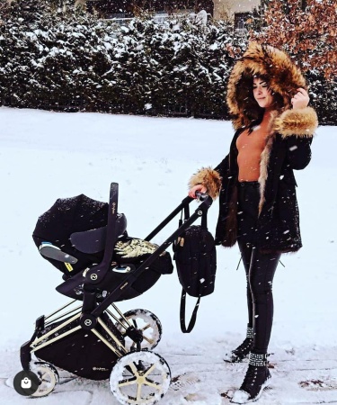 śpiworek do wózka skrzydła złote queen baby czarny futro do nosidełka gondoli