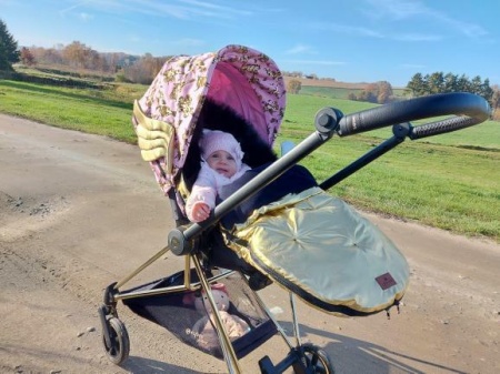 złoty śpiworek do wózka spacerówki gondoli queen baby duże futro