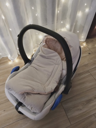 otulacz do fotelika samochodowego kocyk czarny biały różowy szary queen baby