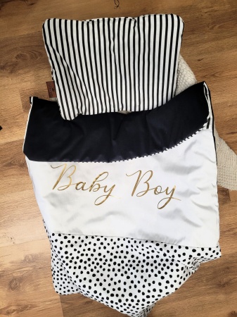 imienny kocyk do wózka czarno biały name queen baby personal blanket