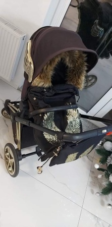 śpiworek do wózka skrzydła złote queen baby czarny futro do nosidełka gondoli