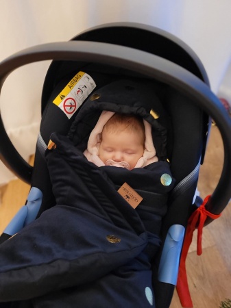 otulacz do fotelika samochodowego kocyk czarny biały różowy szary queen baby