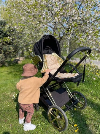 wkładka do wózka czarno złota do spacerówki złote skrzydła z poduszką bawełniana dwustronna uniwersalna queen baby