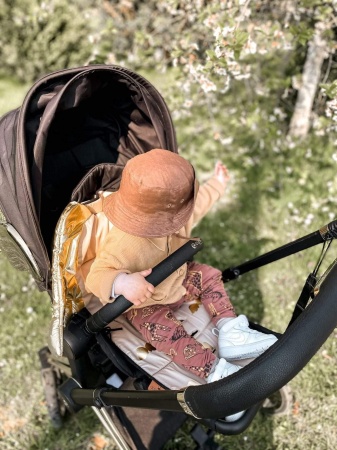 wkładka do wózka czarno złota do spacerówki złote skrzydła z poduszką bawełniana dwustronna uniwersalna queen baby