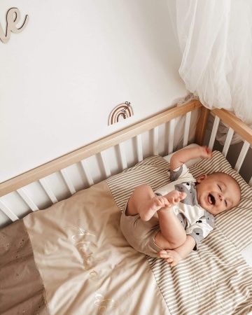 beżowy koc dla chłopca do wózka spacerówki queen baby kocyk dla chłopca w kolorach beżu