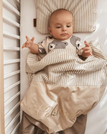 beżowy koc dla chłopca do wózka spacerówki queen baby kocyk dla chłopca w kolorach beżu