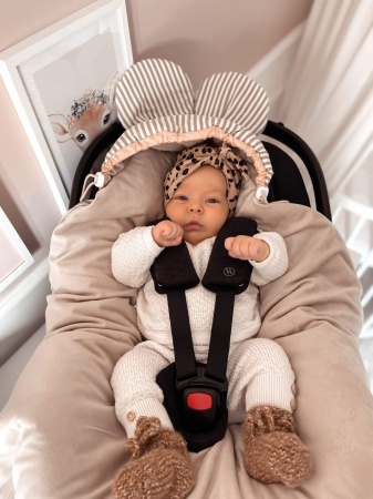 otulacz do fotelika kocyk do fotelika z uszami queen baby miś teddy bear beżowy beż uszy misia