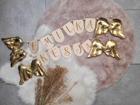 girlanda drewniana z imieniem dziecka girlanda ze skrzydłami queen baby