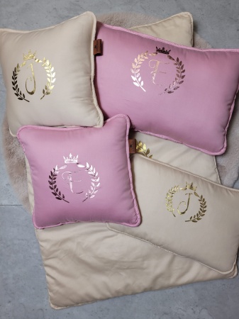 Pościel z Inicjałem imienia i koroną Pościel personalizowana z wypełnieniem przedszkolaka dziecka niemowlaka prezent queen baby