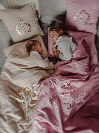 Pościel z Inicjałem imienia i koroną Pościel personalizowana z wypełnieniem przedszkolaka dziecka niemowlaka prezent queen baby