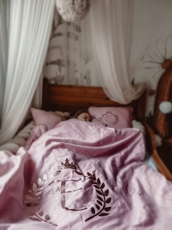 Pościel z Inicjałem imienia i koroną Pościel personalizowana z wypełnieniem przedszkolaka dziecka niemowlaka prezent queen baby