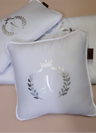 Pościel z Inicjałem imienia i koroną Pościel personalizowana z wypełnieniem przedszkolaka dziecka niemowlaka prezent queen baby