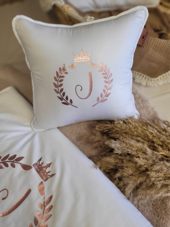 Pościel z Inicjałem imienia i koroną Pościel personalizowana z wypełnieniem przedszkolaka dziecka niemowlaka prezent queen baby