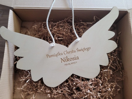 aniele boże skrzydła grawerowane chrzest święty pamiątka skrzydła drewniane queen baby