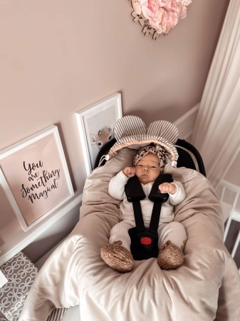 otulacz do fotelika kocyk do fotelika z uszami queen baby miś teddy bear beżowy beż uszy misia