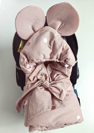 otulacz do fotelika kocyk do fotelika z uszami queen baby miś teddy bear kocyk na zimę wiosne różowy kolor rose gold złoty złote kropki