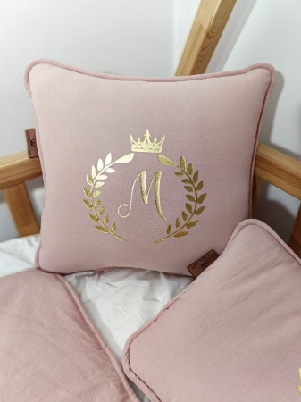 Pościel z Inicjałem imienia i koroną Pościel personalizowana z wypełnieniem przedszkolaka dziecka niemowlaka prezent queen baby