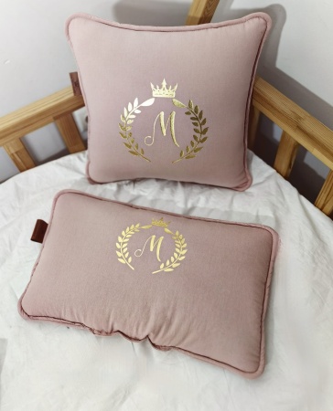 Pościel z Inicjałem imienia i koroną Pościel personalizowana z wypełnieniem przedszkolaka dziecka niemowlaka prezent queen baby