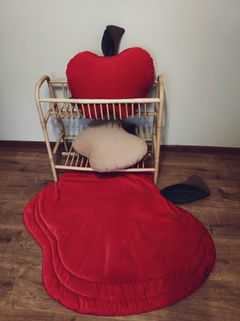 poduszka dekoracyjna w kształcie jabłka