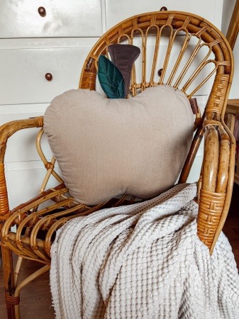 poduszka w kształcie jabłka beżowa