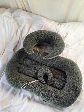 kokon dla dziecka zielony muślin i baranek