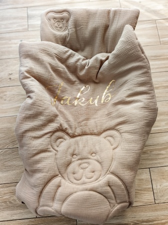 pościel z imieniem dziecka personalizowana z misiem muślinowa