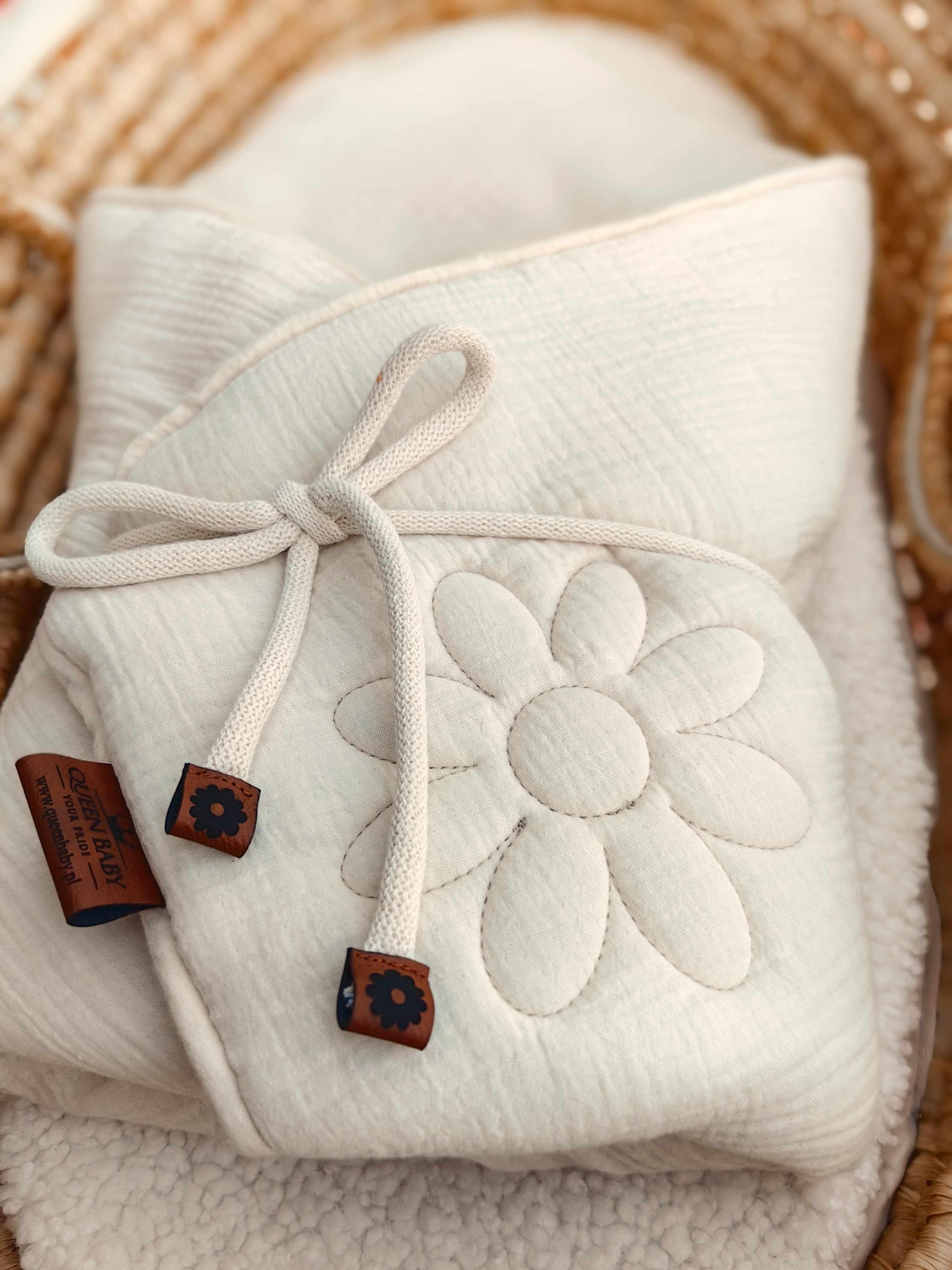 rożek w kwiaty muślinowy dla dziewczynki becik dla dziecka